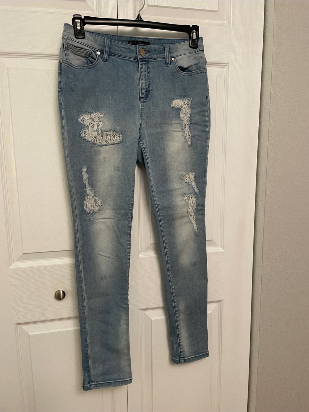 BLACK LABEL By Chico’s Distressed Ankle Denim Jeans with Lace Accents Size 0